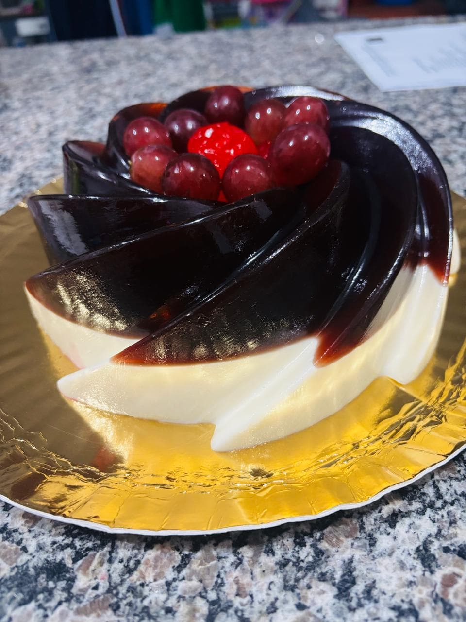 Gelatina cremosa vino tinto con queso